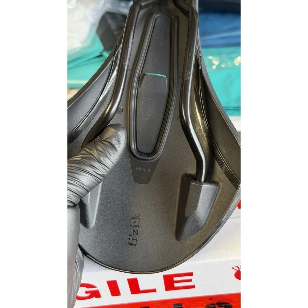 fi'zi:k Argo Vento R5 140mm Bicycle Saddle - Used - Good